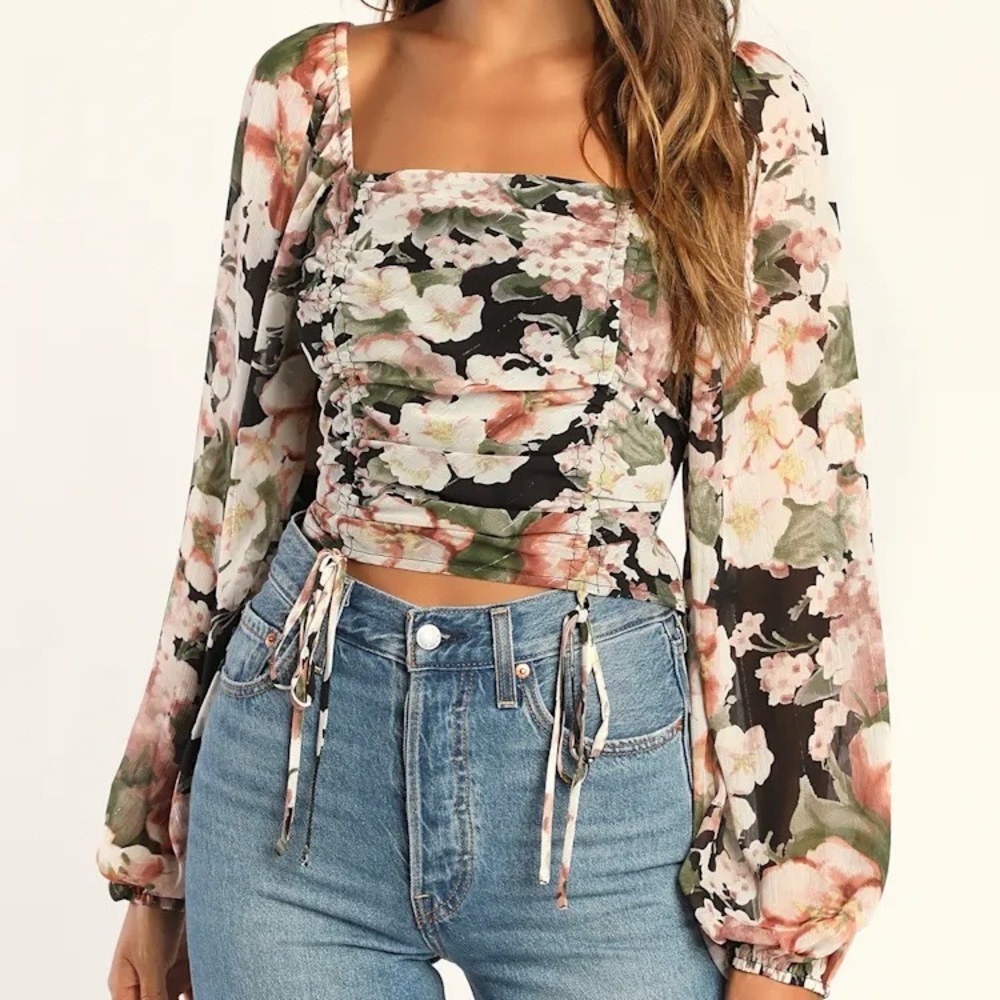 New Lulus Capture the Moment Black Floral Ruched Long Sleeve Crop Top